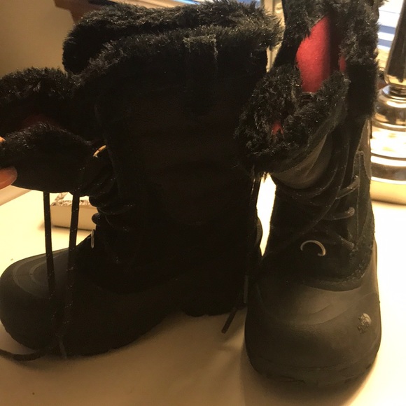 Girls: North Face Boots - Picture 3 of 6
